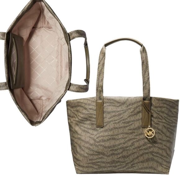 Michael KORS
Signature Animal Print Tote Bag in Olive
XL NWT retail $298 - Picture 9 of 9